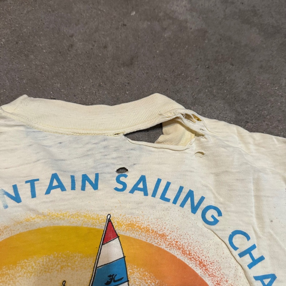 Vintage 70s Hobie Cat TShirt Mens M Cream Sailing Championship Pocket Distressed - Picture 3 of 9